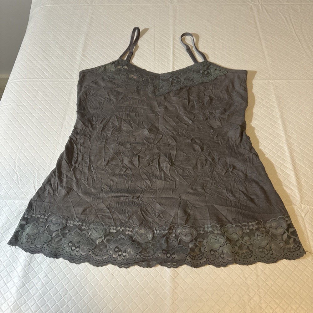 Dressbarn Y2K Crinkle Cami Tank Top Grey Med Lace Trim Fairy Core Boho Whimsy